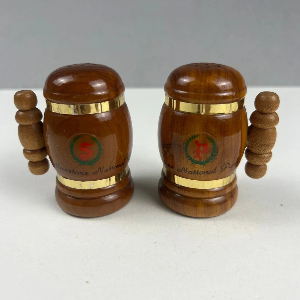 Vintage Yellowstone National Park Salt Pepper Shaker Set Wood Mug Souvenir Brown